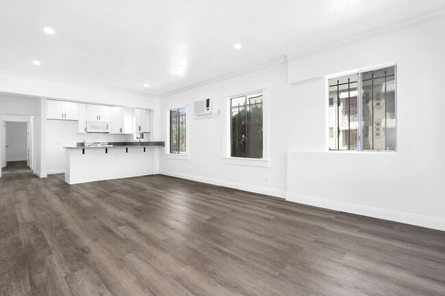 Building Photo - 3rd Avenue Apartments Unit 2501 3rd Avenue