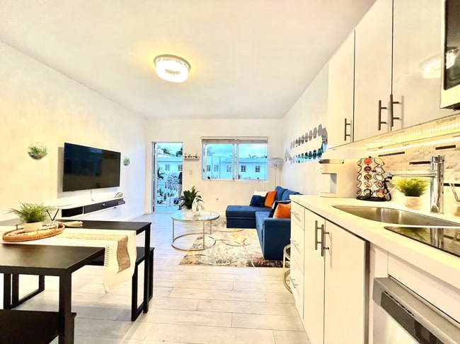 Photo - 1601 Meridian Ave Unit 206