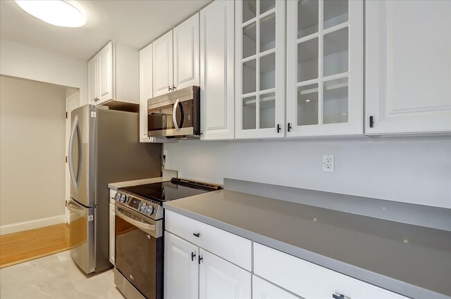 Photo - 955 Shorepoint Ct