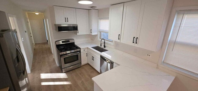 Photo - 445 W 37th St Unidad 1