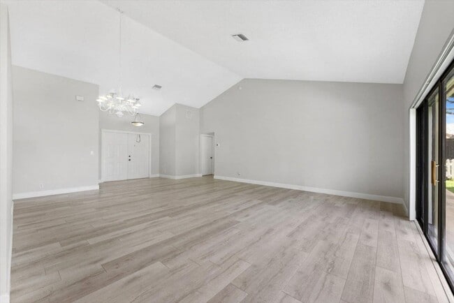 Photo - 5809 Sun Pointe Cir