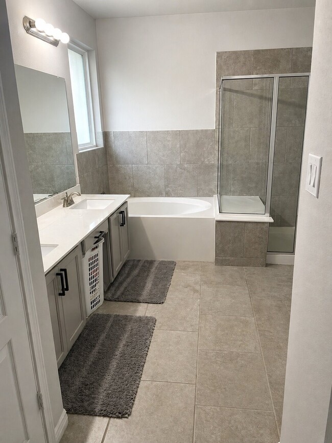 Building Photo - 12646 Barclay Ter Dr