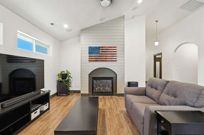 Photo - Gorgeous Hayden Home For Rent!