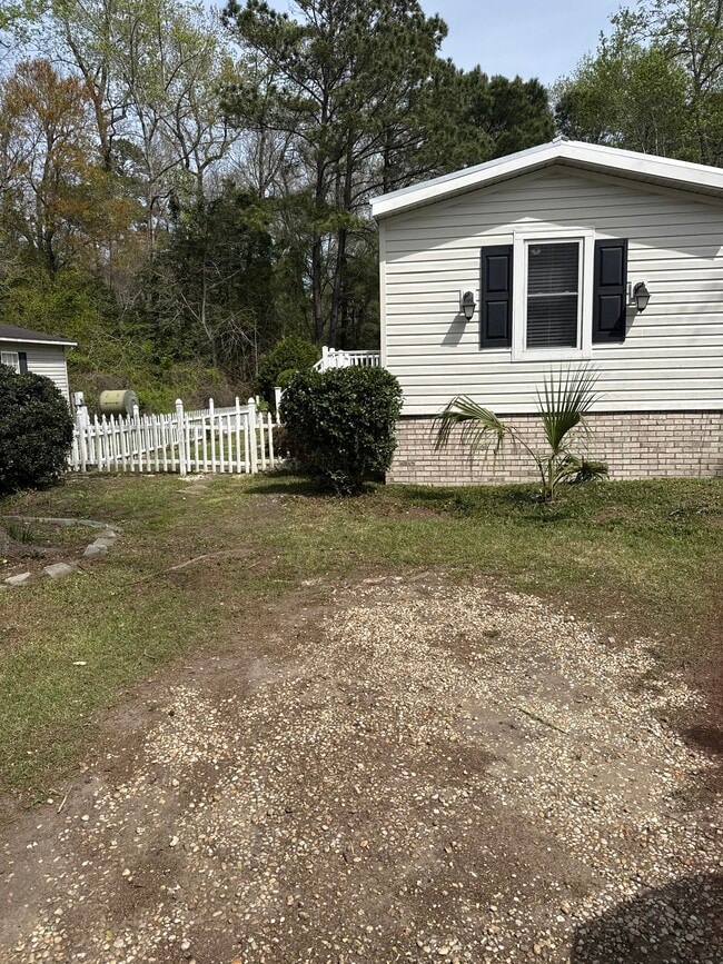 Building Photo - 9035 Teal Dr