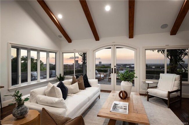 Photo - 2001 Yacht Resolute