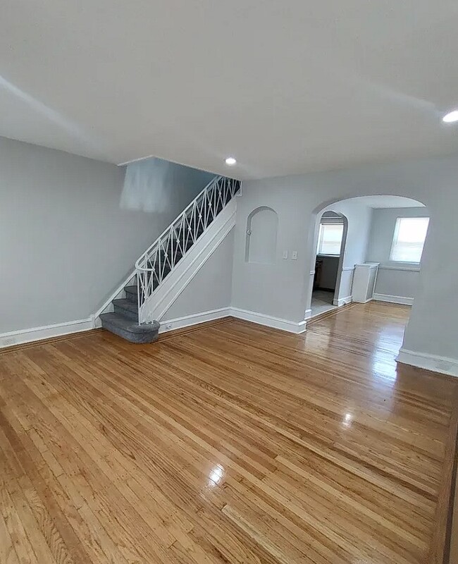 Photo - 6713 Guyer Ave