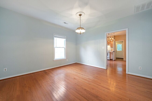 Photo - 804 Gerard St