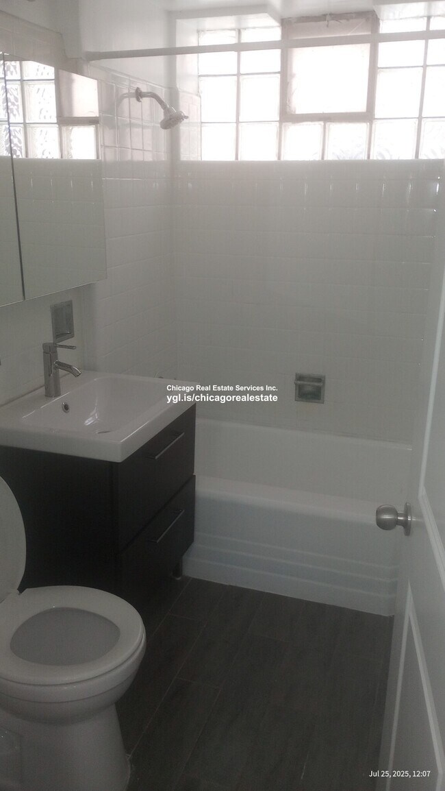 Photo - 2754 W North Shore Ave Unit 2W