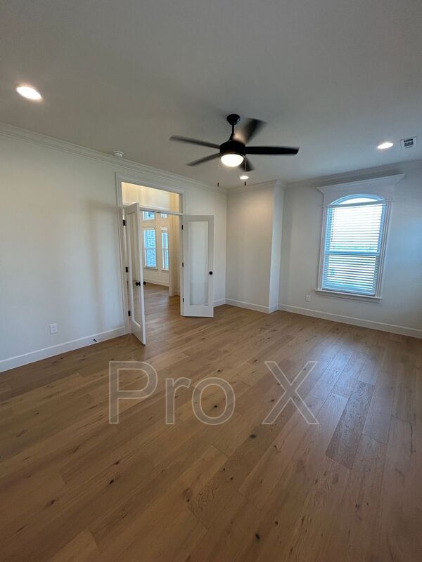 Photo - 2004 Charles St