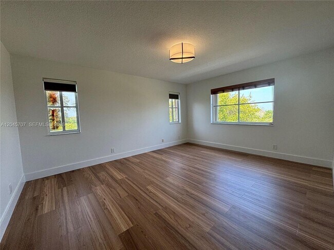 Photo - 1653 Winterberry Ln