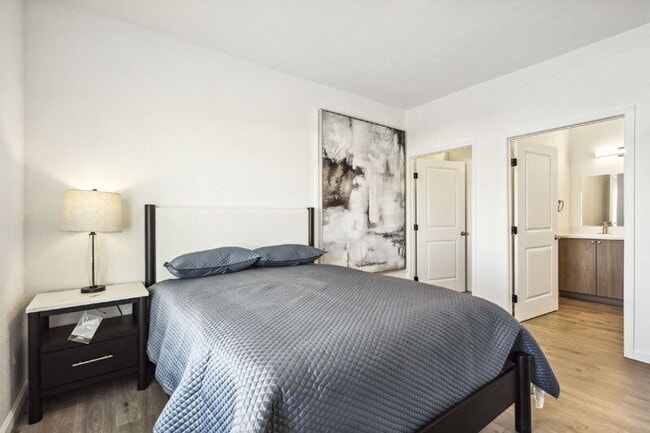 Building Photo - 6480 Stockton Blvd Unit 203