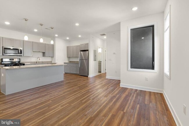 Photo - 2411 Kensington Ave Unit 405