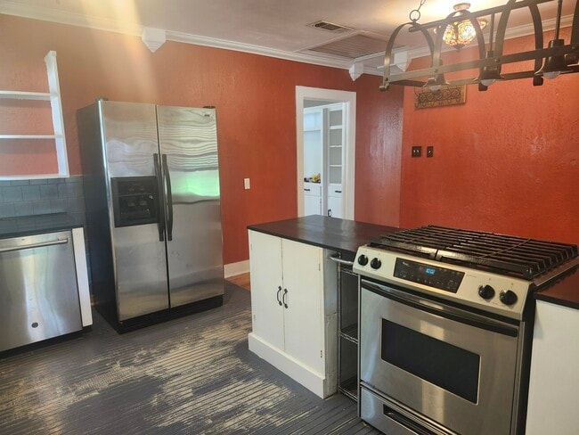 Photo - 1714 College Dr