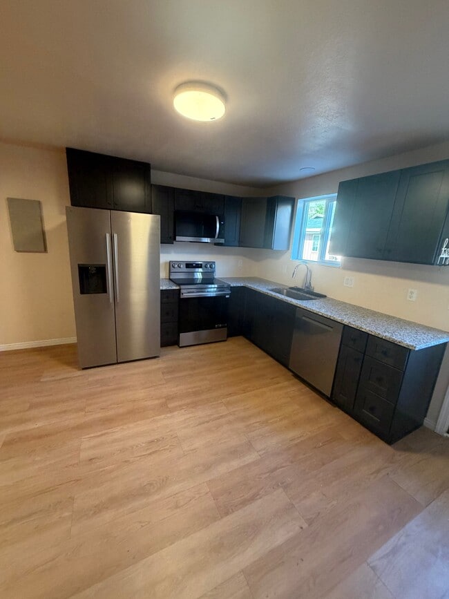Photo - 190 E 4380 N St Unidad 1