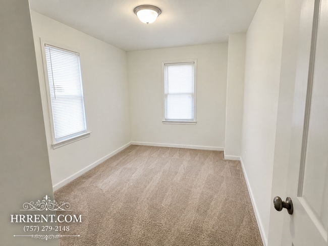 Photo - 2515 Markham St