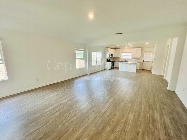 Photo - 742 Haas Wy
