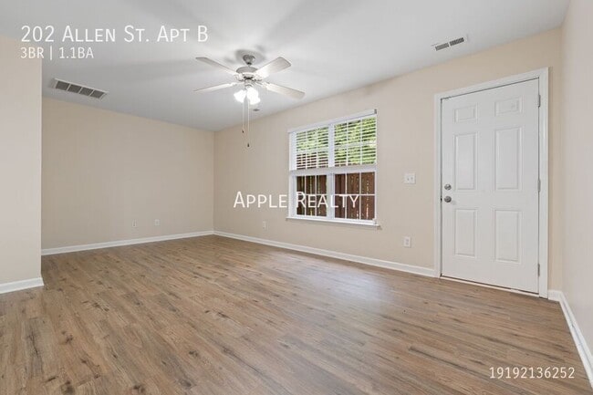 Photo - 202 Allen St