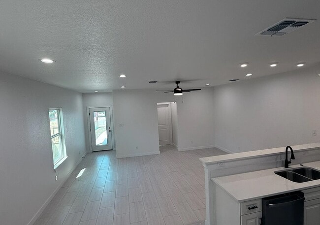 Photo - 214 Pima St
