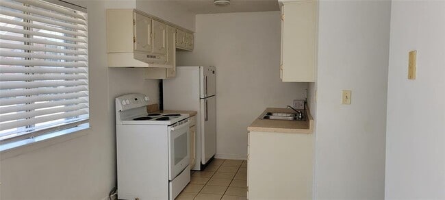 Photo - 530 W Hopkins St