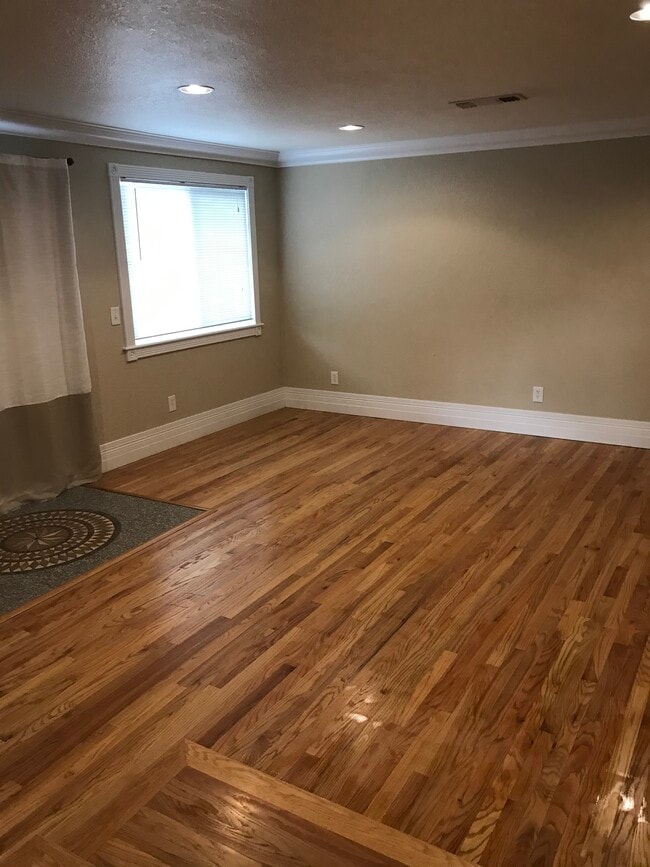 Building Photo - 2601 W 3rd St