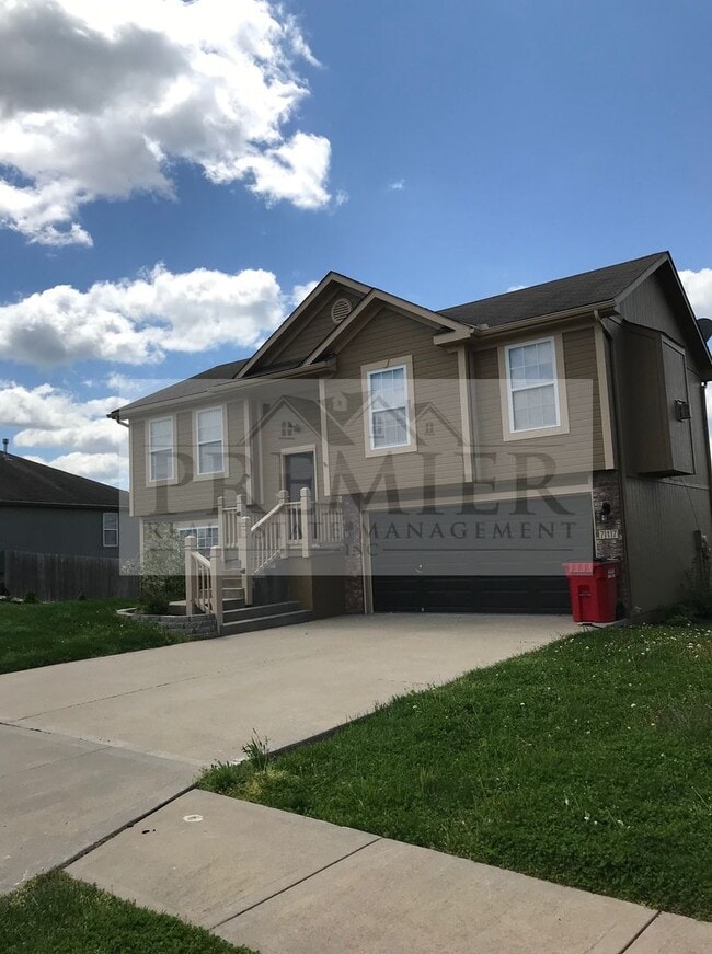 Building Photo - LOVELY 3 bd / 2.5 ba GRAIN VALLEY HOME -717 SW Tisha Ln, Grain Valley, MO 64029 $1699 - Mid May M...
