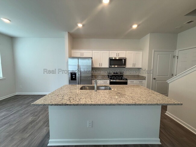 Photo - 1106 Broholmer Ln