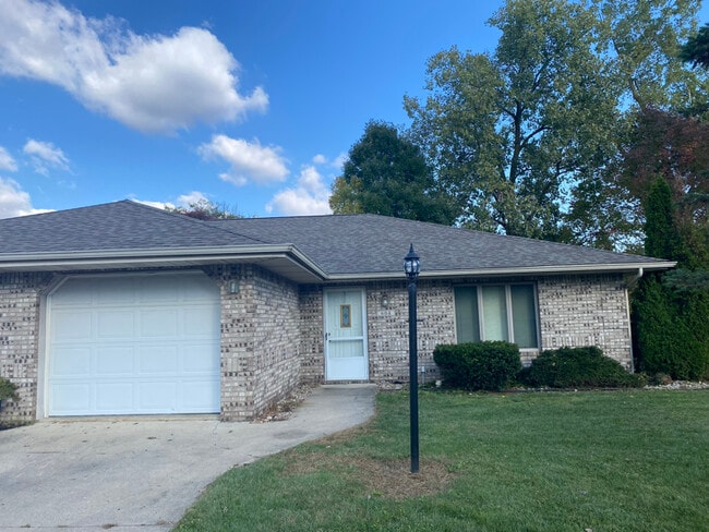 Building Photo - 604 Apple Hill Way