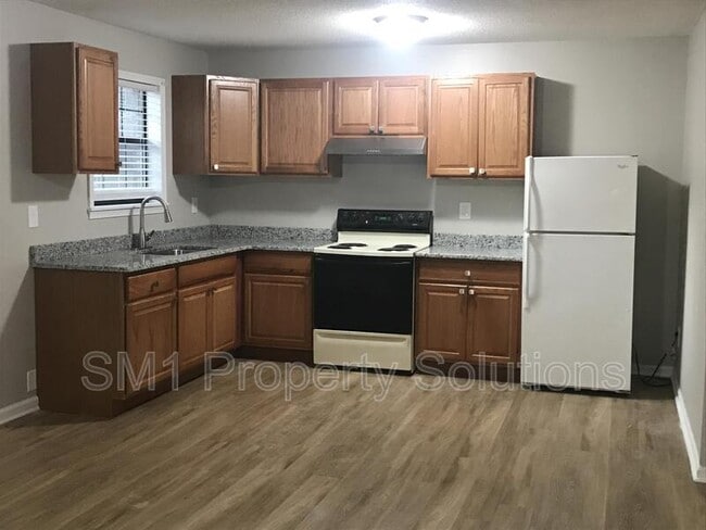 Building Photo - 2509 Green Oaks Ct SE