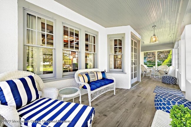 27 Shrewsbury Dr