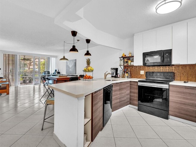 Building Photo - 1770 NE 191st St Unit 116-1