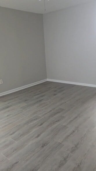 Photo - 4834 Clover St