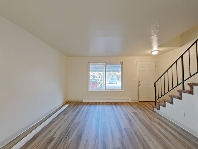 Photo - 2 Bedroom Apartment~ Near 9th Street ~ Sma... Unidad 110 NE Conifer #11