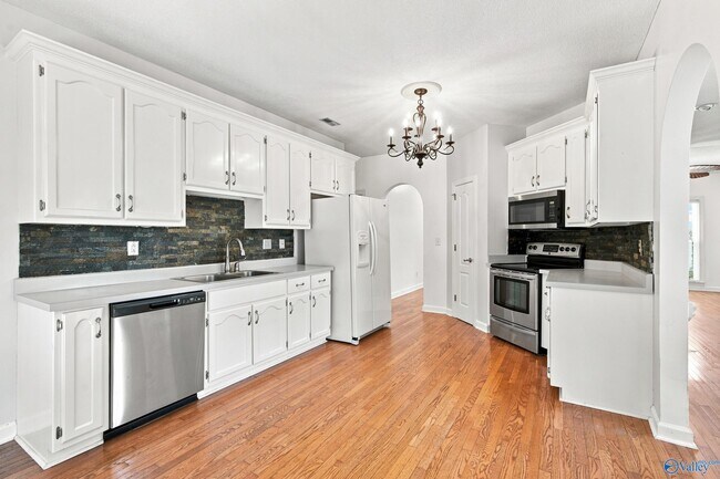 146 Leathertree Ln