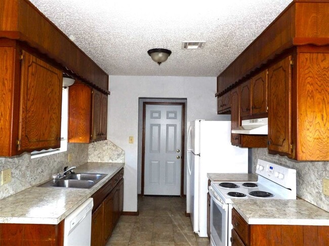 Photo - 407 SW Forest Pl