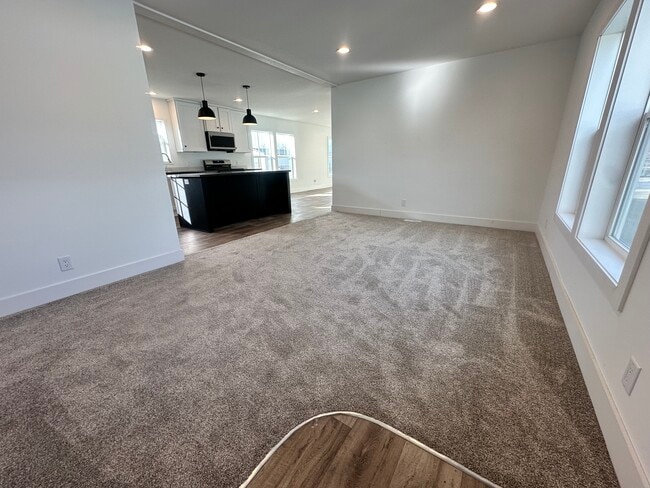 Photo - 29 Cavalier St N