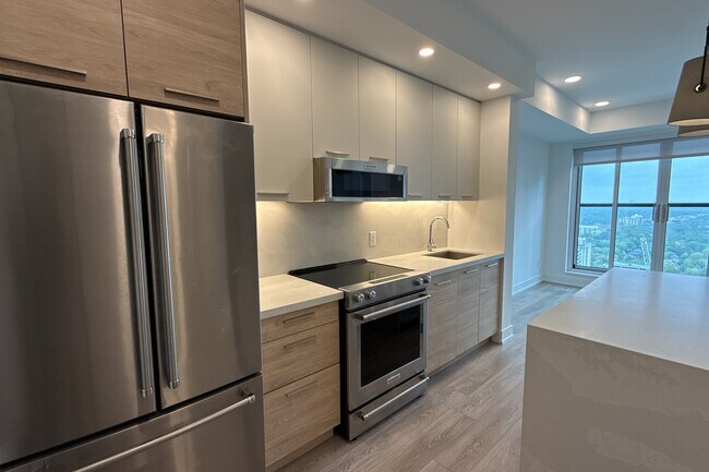 Photo - 200 Redpath Ave