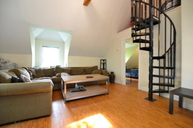 Photo - 62 Ridgemont St