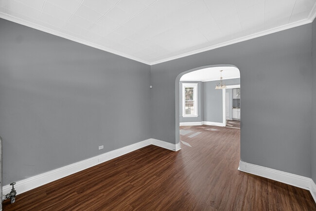 Photo - 72 E 136th St