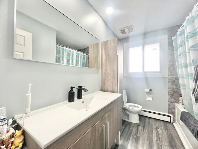 Photo - 318 Erb St W