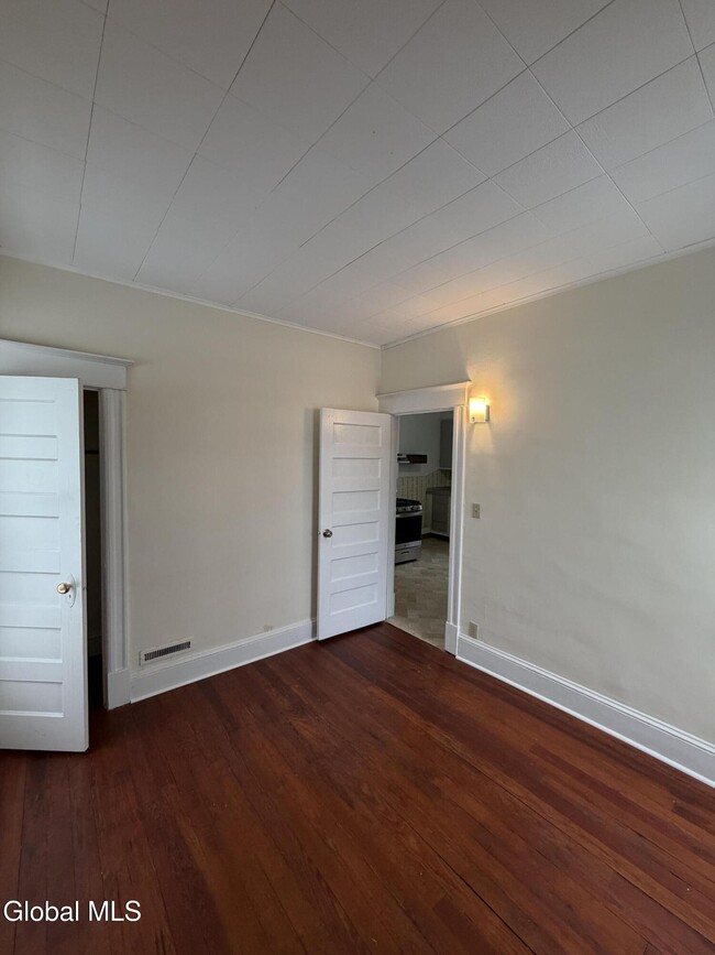 Photo - 1111 Parkwood Blvd