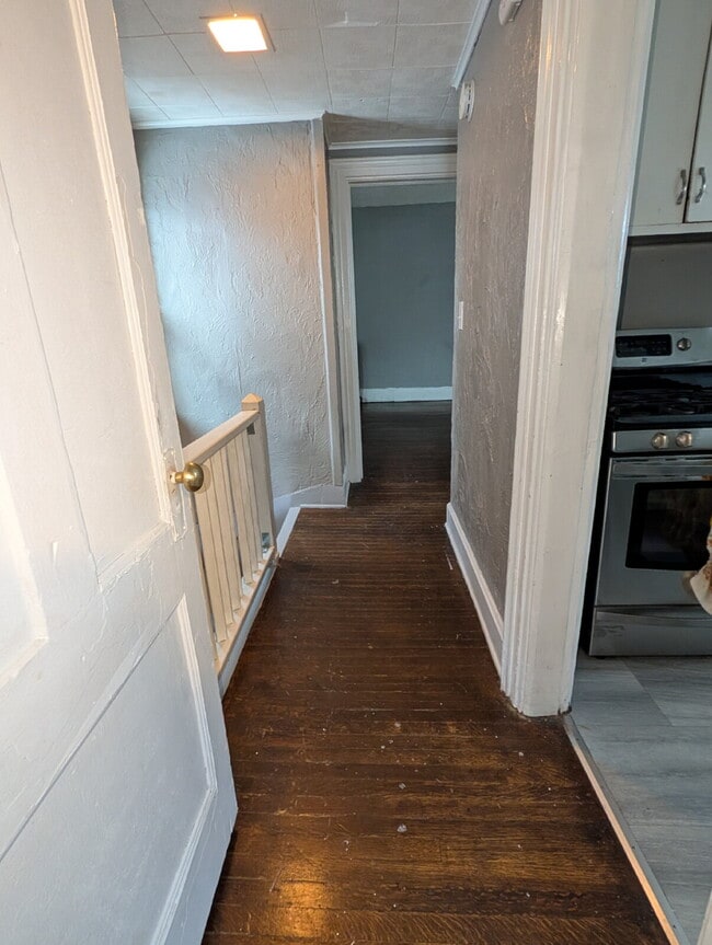 Photo - Multi Unit building
Upper Rear Unit Unidad 2B