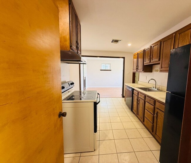 Photo - 1104 N Bengal Rd