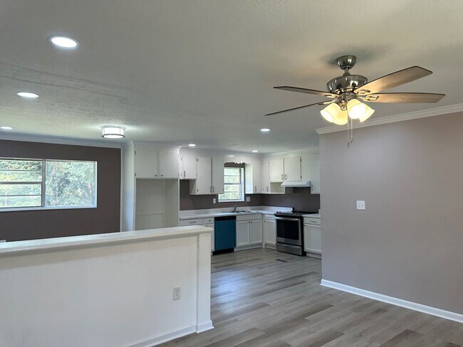 Photo - 1138 Philema Rd S