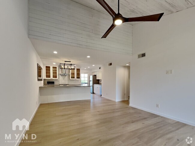 Building Photo - 5998 N 78th St Rental