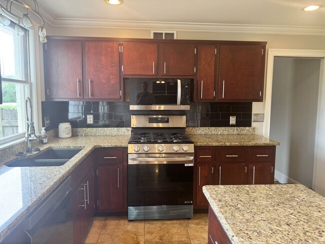 Photo - Great Brentwood 4BR Home