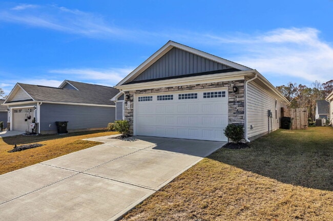 Photo - Beautiful 3BR / 2BA Craftsman-Style Home in Durbin Oaks in Fountain Inn $1995/mo***