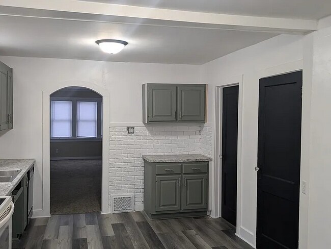 Photo - 922 Burdette St