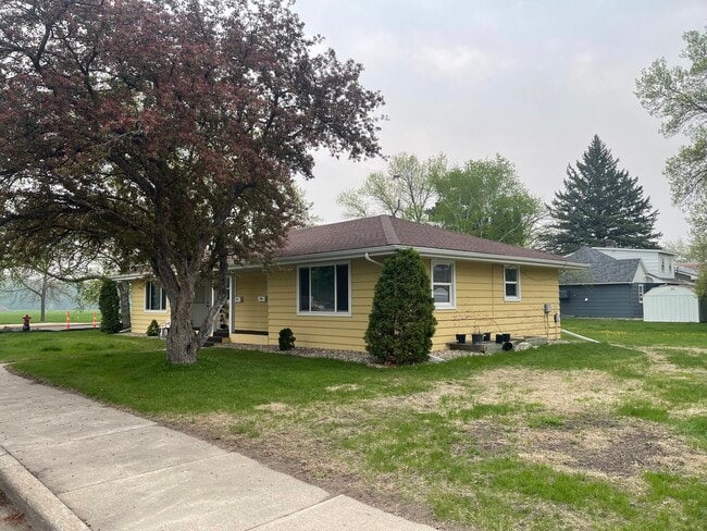 Building Photo - 318 14th Ave E Unit C