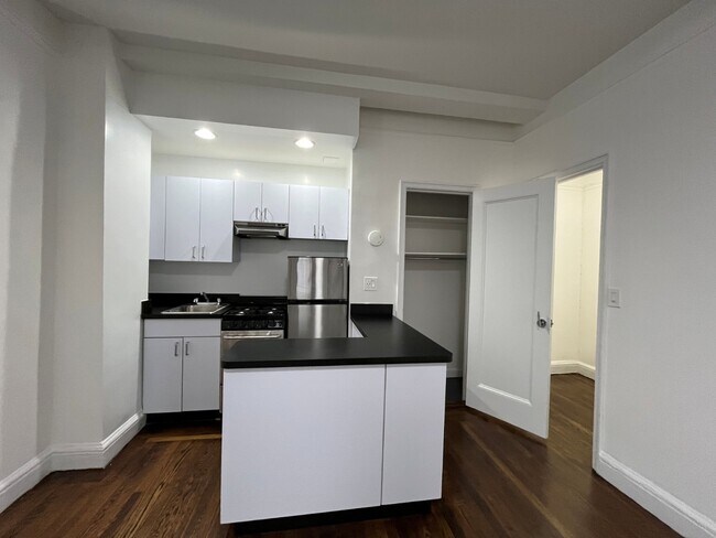 Photo - 140 E 46th St Unidad 3D