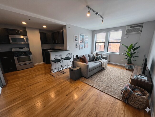 Building Photo - Uptown Regency - 5050 N Sheridan Rd